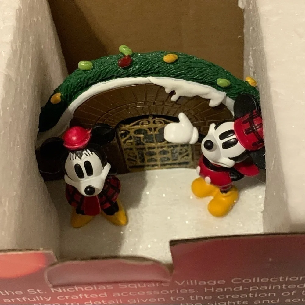NIB. ST. NICHOLAS SQUARE X DISNEY Mickey & Minnie’s Gate